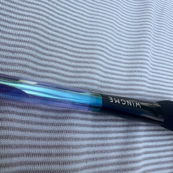 WINGME COSMETICS
All Over Blending Brush - Picture 3 of 5